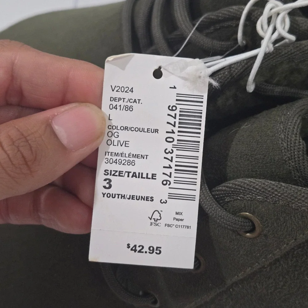 The Children's Place Youth Size 3 Olive Green Lace Up Chukka Boots 3049286 NWT